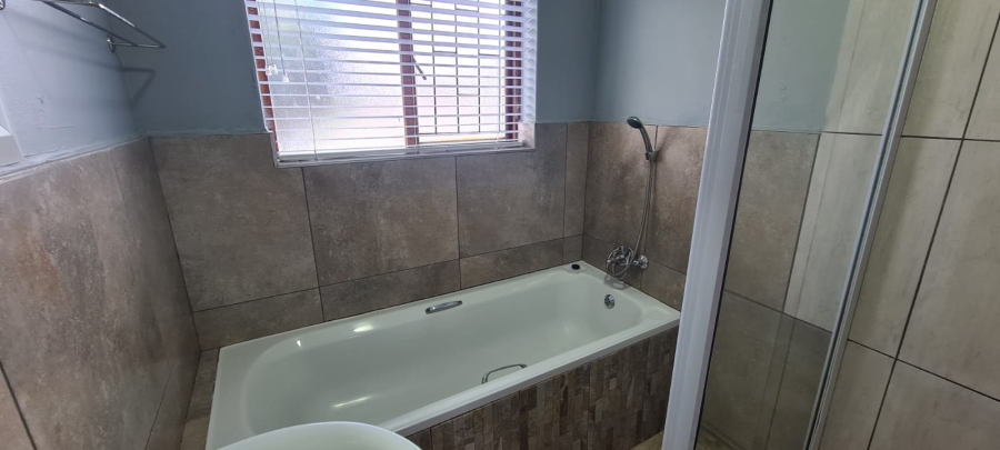 4 Bedroom Property for Sale in Fraaiuitsig Western Cape